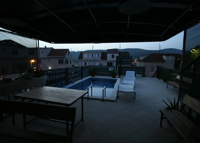 Antique 特罗吉尔